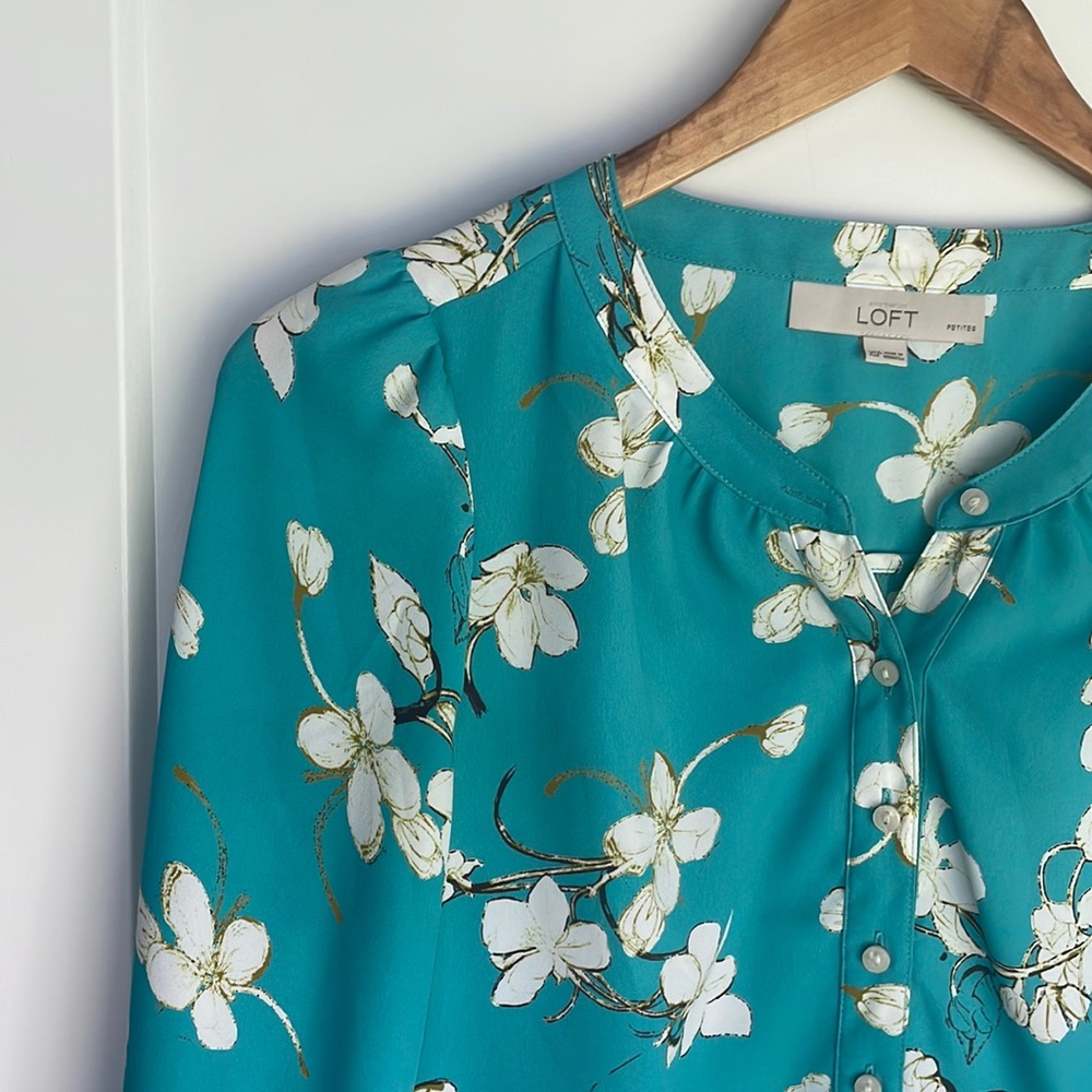 LOFT Ann Taylor 3/4 sleeve floral blouse - turquoise white XSP